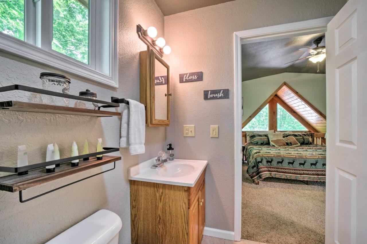 Cozy Whittier Cabin And Yard And Hot Tub, Pets Welcome Exterior photo
