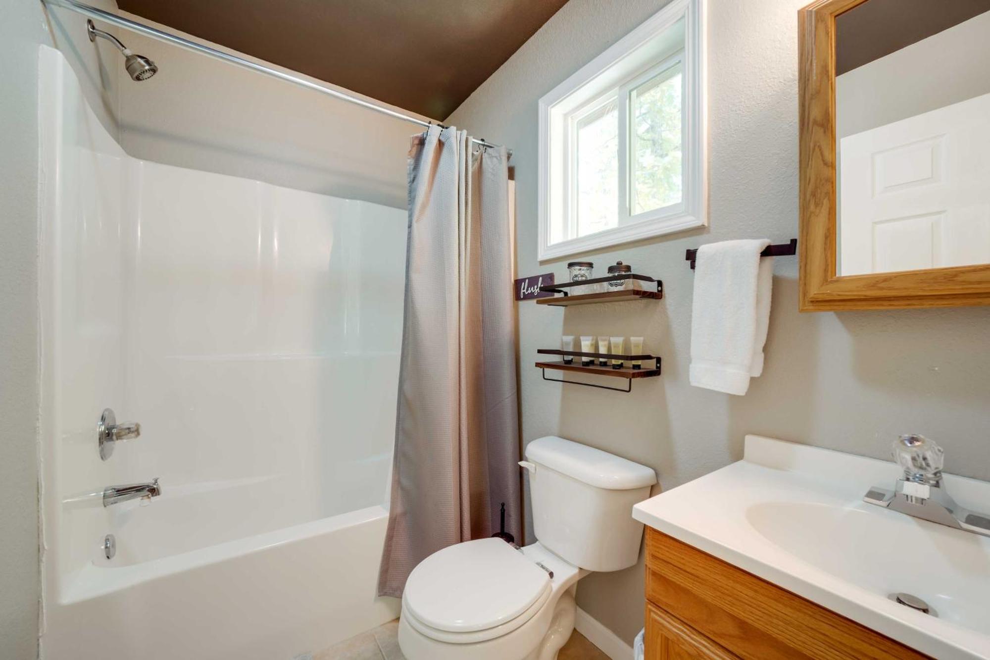 Cozy Whittier Cabin And Yard And Hot Tub, Pets Welcome Exterior photo