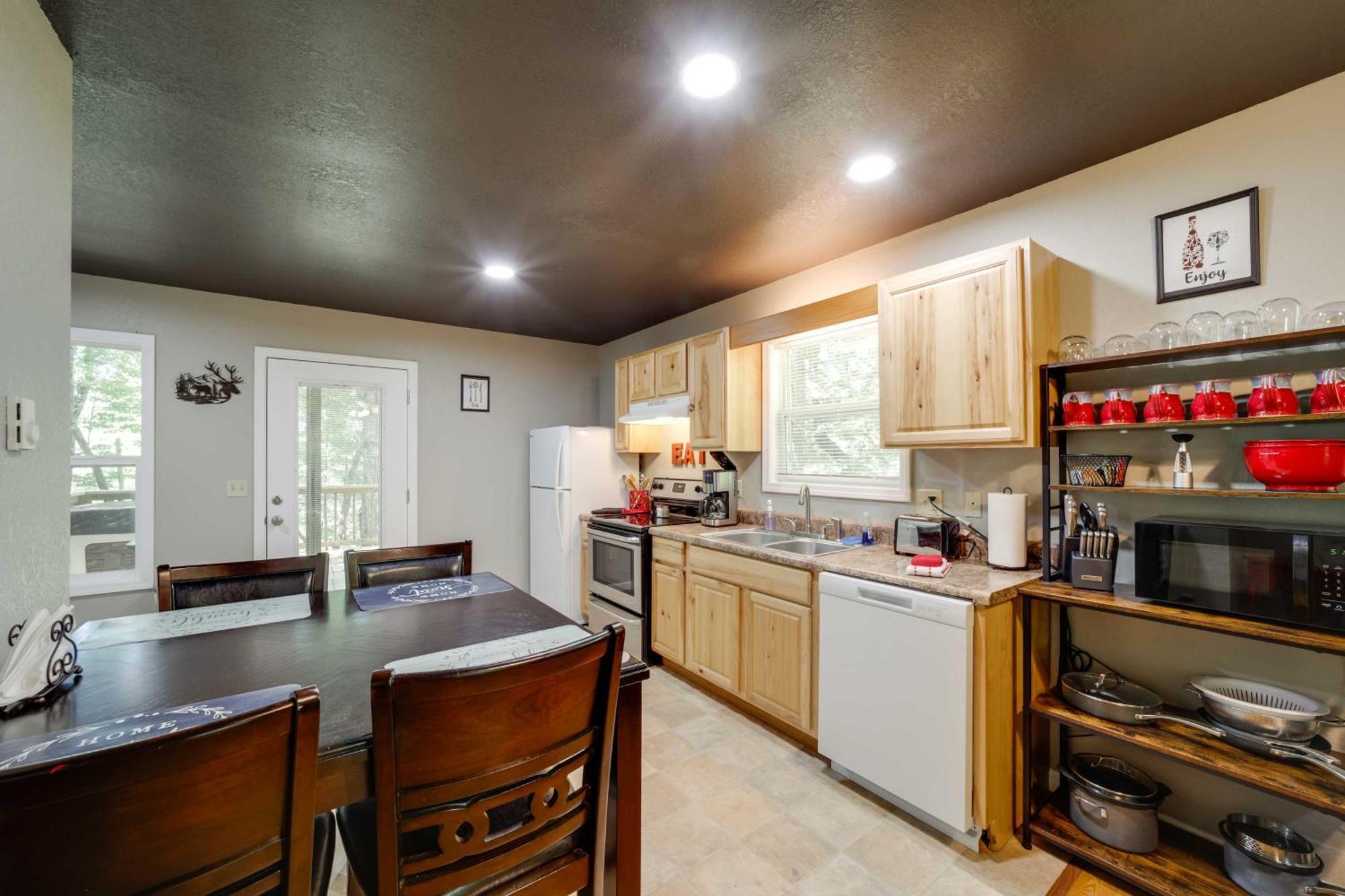 Cozy Whittier Cabin And Yard And Hot Tub, Pets Welcome Exterior photo