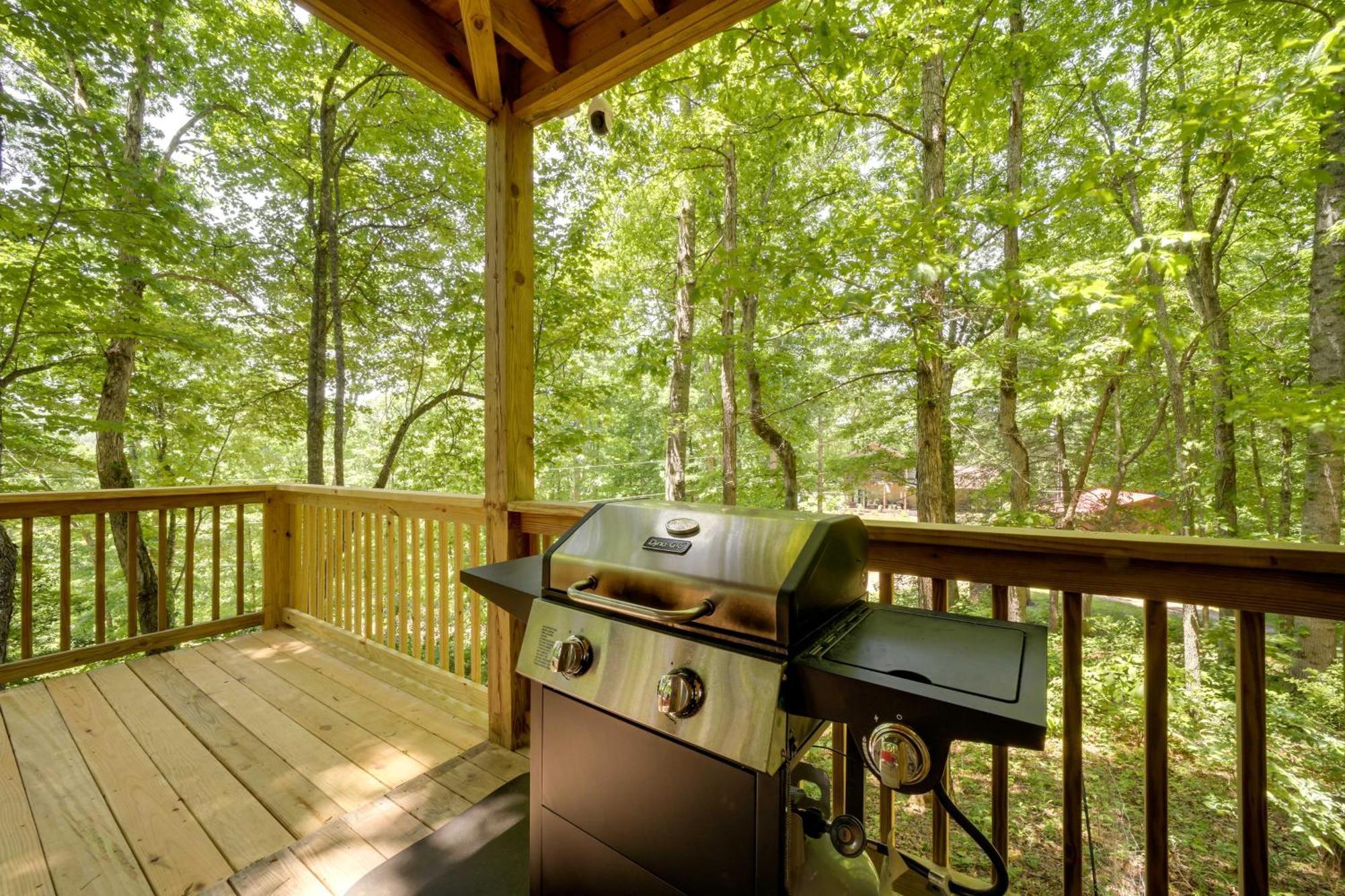 Cozy Whittier Cabin And Yard And Hot Tub, Pets Welcome Exterior photo